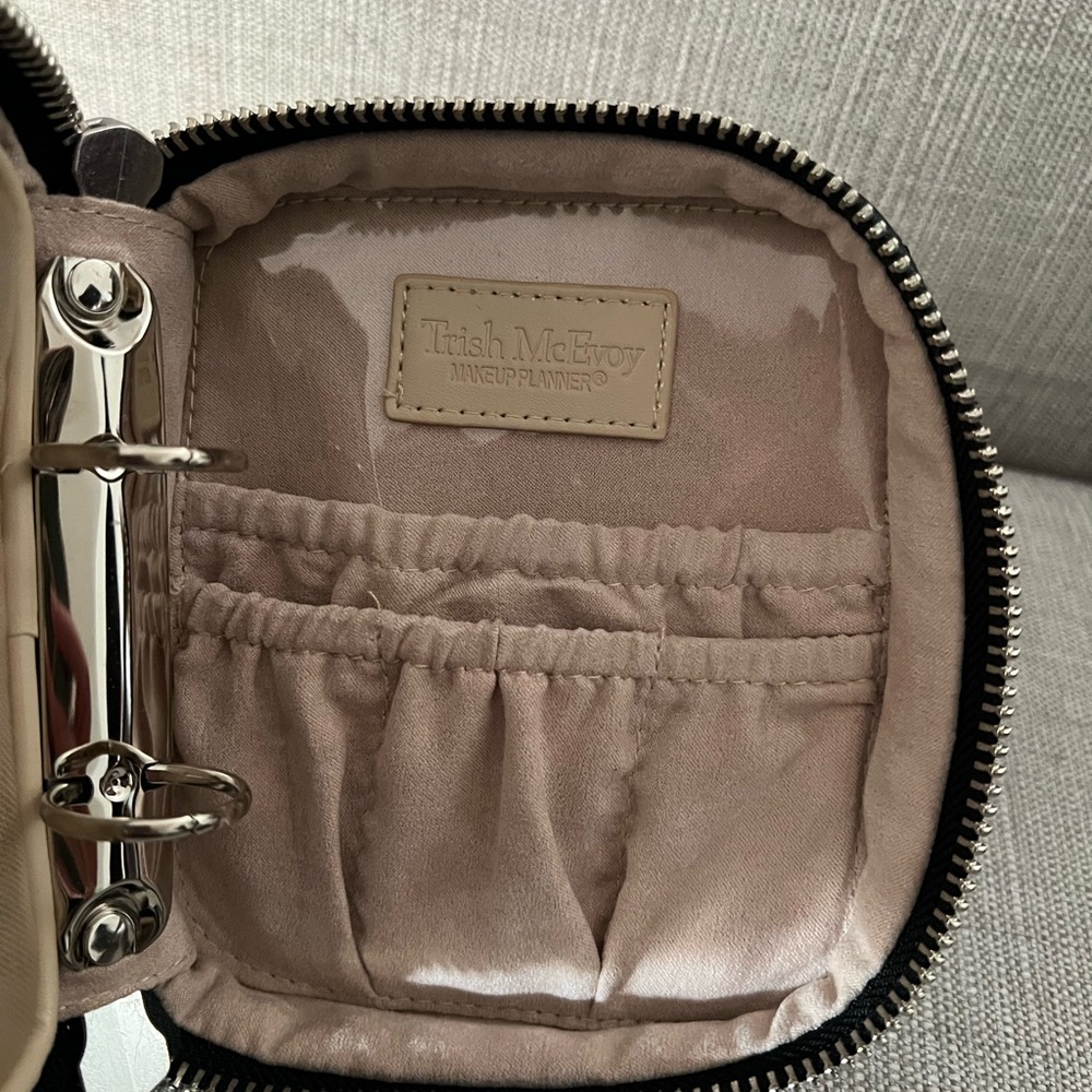 Brand New in box Trish McEvoy Black Quilted Make-Up Bag Planner - Picture 3 of 12
